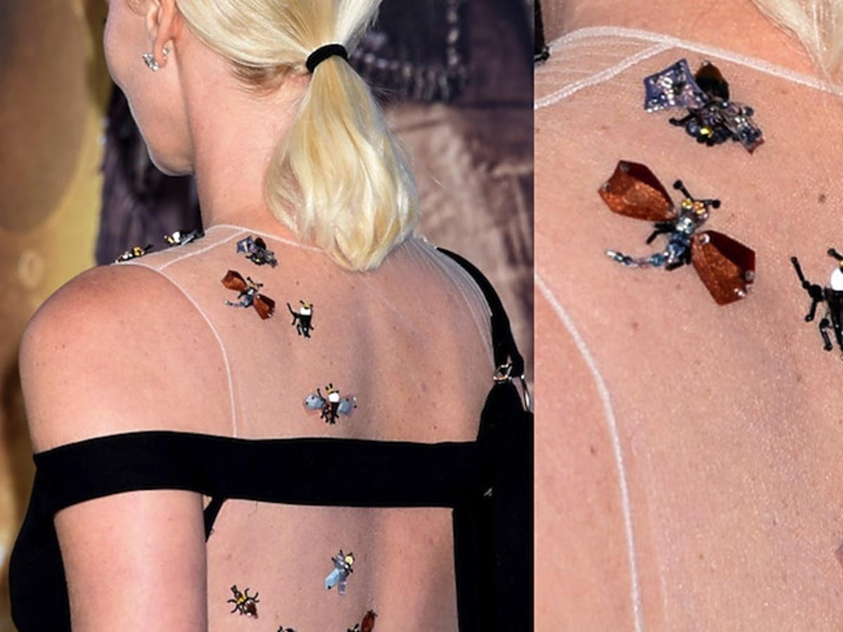 Charlize Theron w zdobionej biżuteryjnymi owadami sukni od Diora