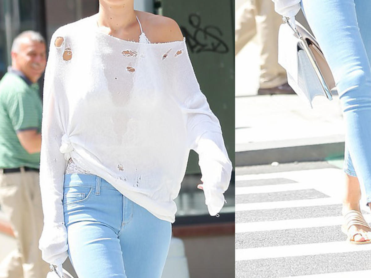 Gigi Hadid w podartym topie na spacerze w Nowym Jorku