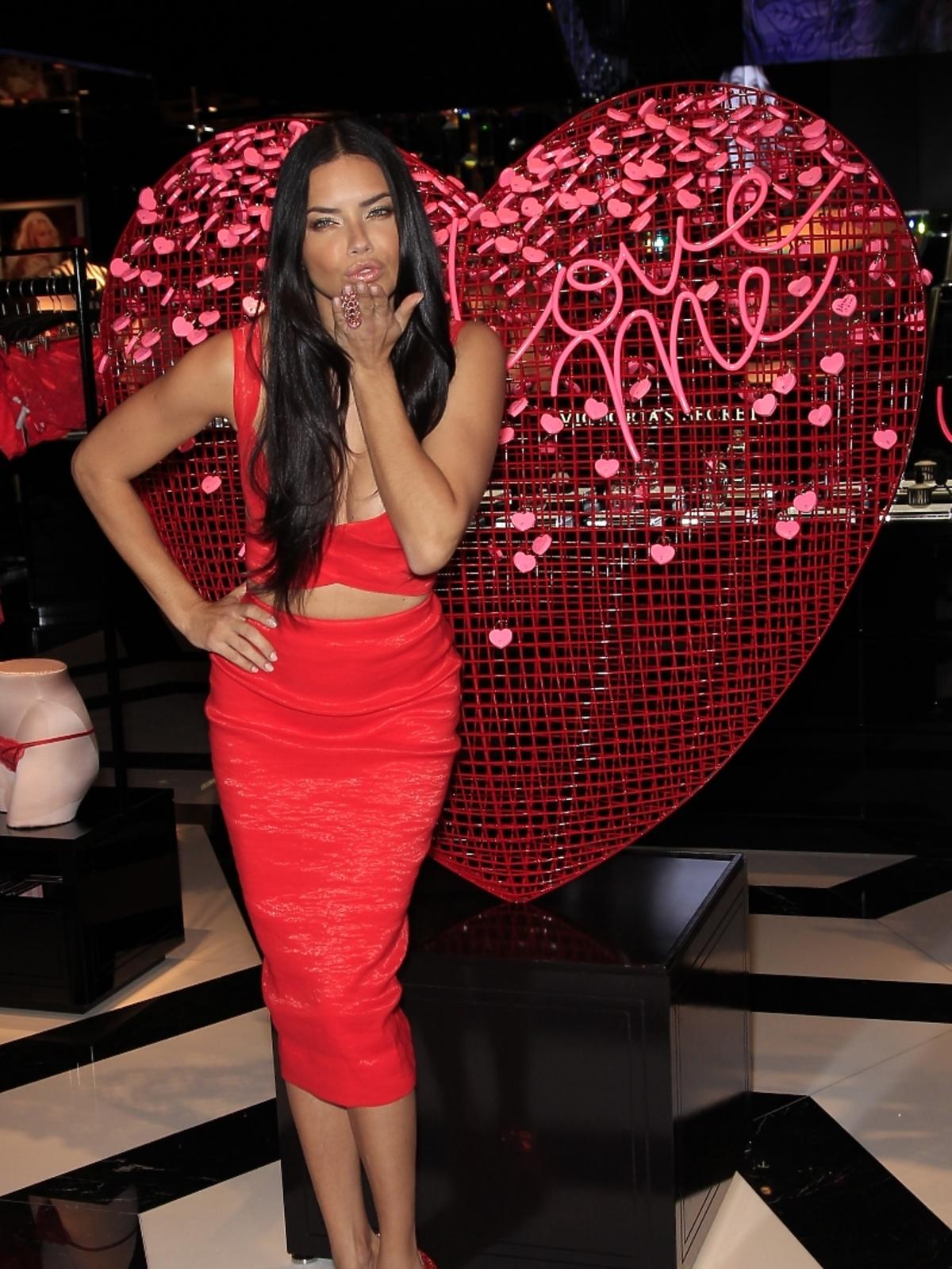 Adriana Lima w sklepie Victoria's Secret