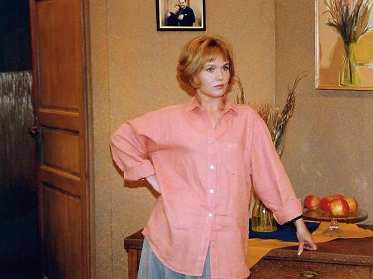Agnieszka Pilaszewska na spacerze z psem