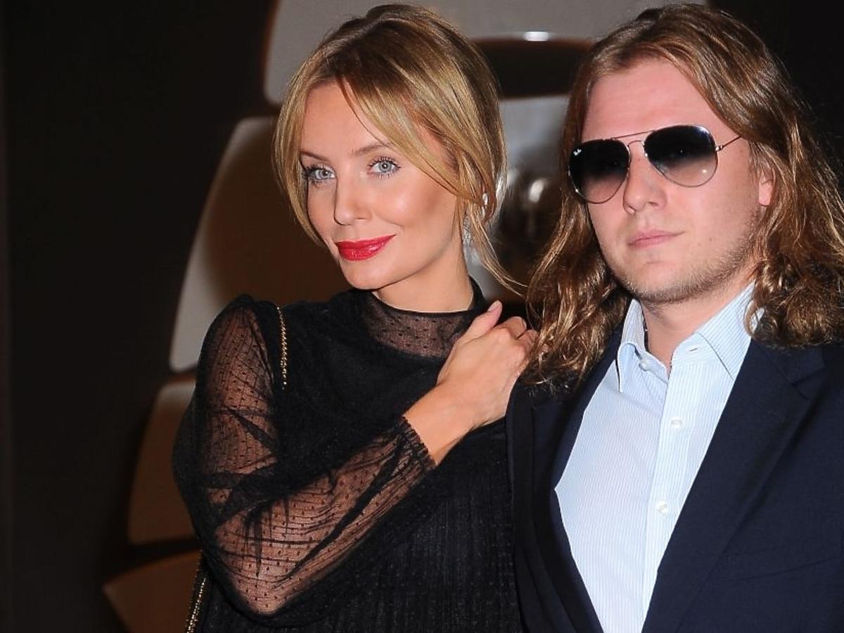 Agnieszka Szulim w czarnej sukience i Piotr Woźniak-Starak w garniturze