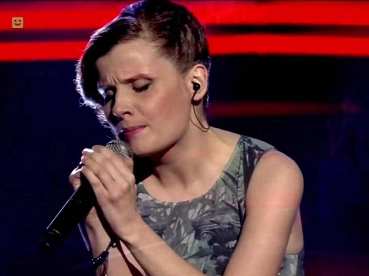 Dorota Osińska "Je t'aime". Niedowidząca Dorota Osińska z "The Voice of Poland 2"