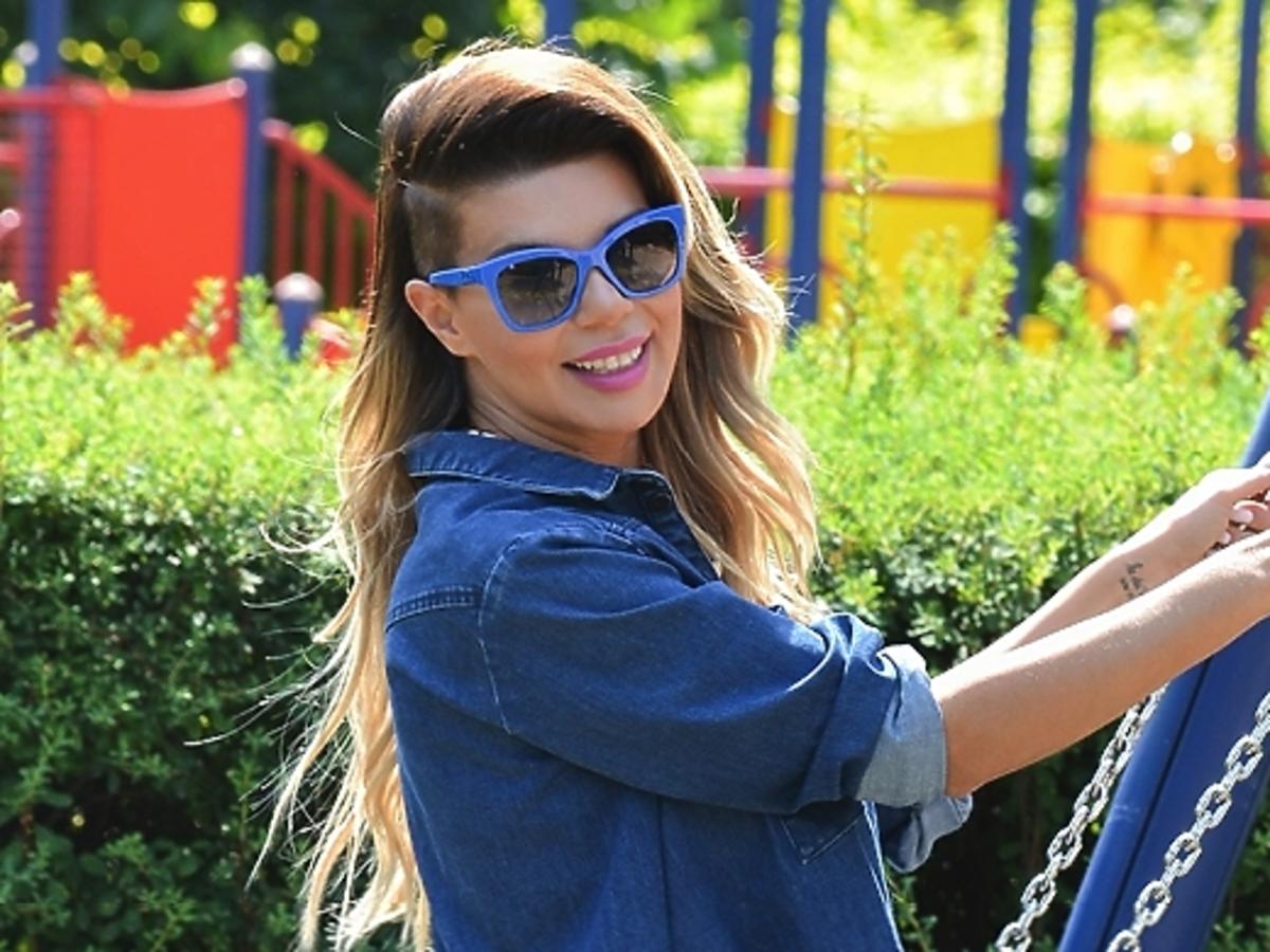 Edyta Górniak na huśtawce