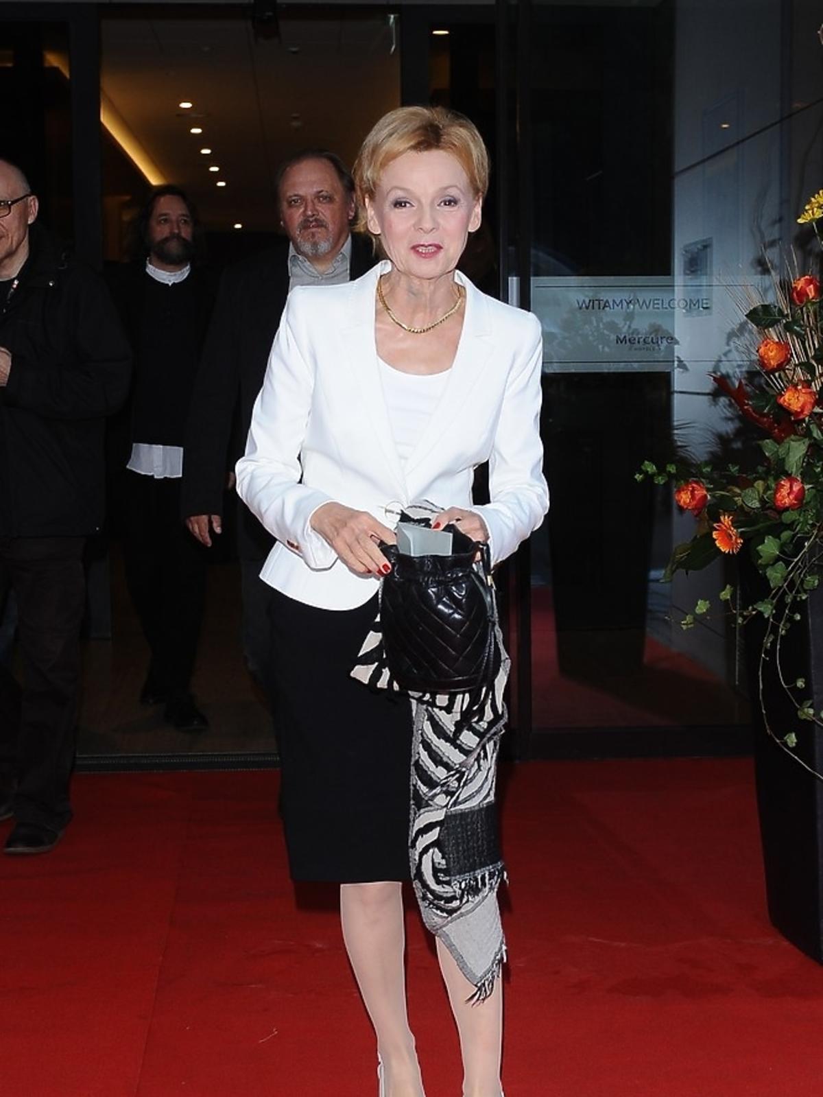 Ewa Wencel w białej marynarce