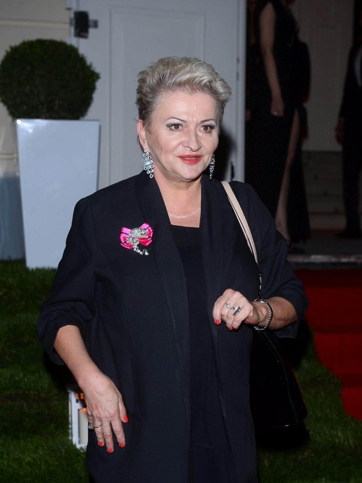 Hanna Bakuła w czarnym kostiumie