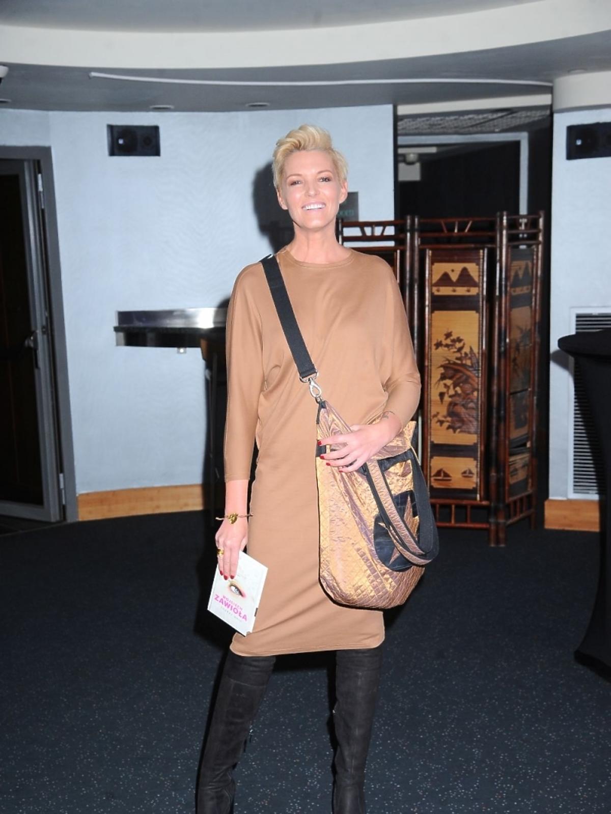 Ilona Felicjańska w brązowym zestawie
