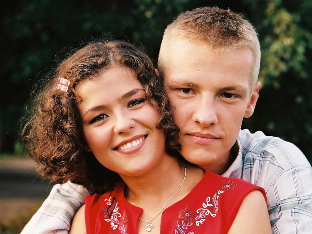 Jak wyglądali Katarzyna Cichopek i Marcin Mroczek w pierwszym odcinku M jak Miłość?