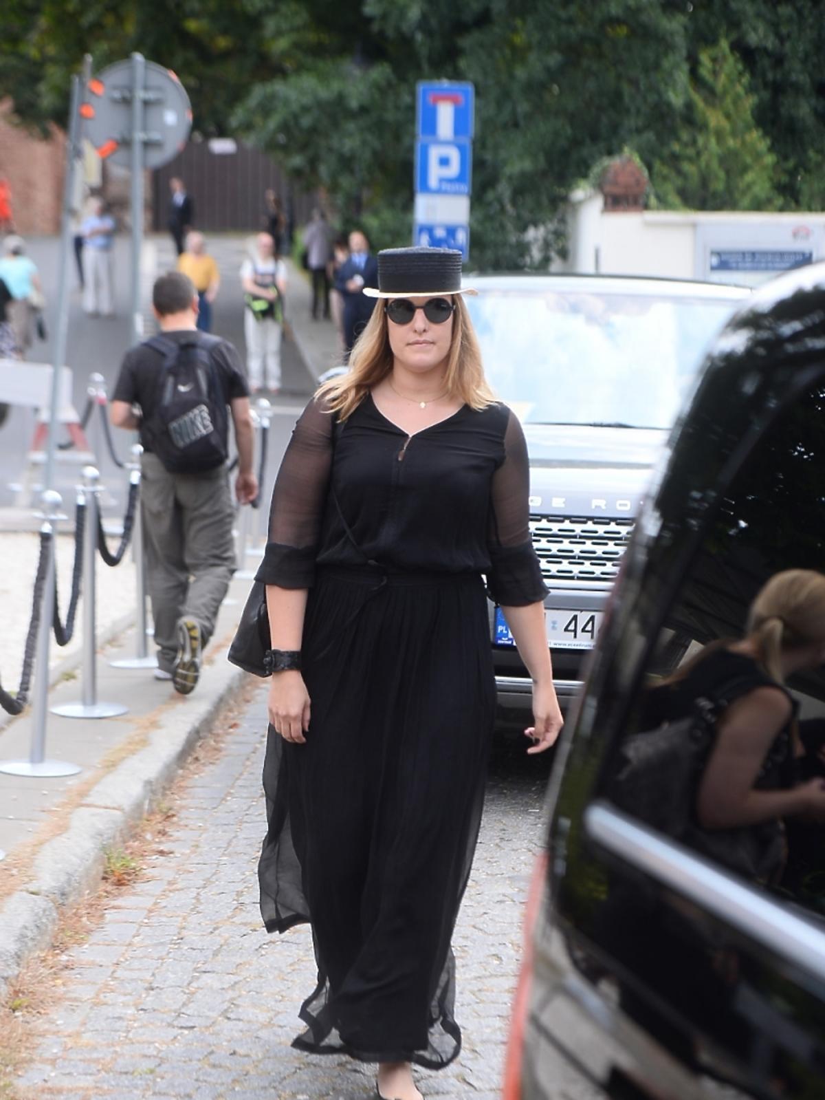 Julia Woźniak Starak na pogrzebie Jana Kulczyka