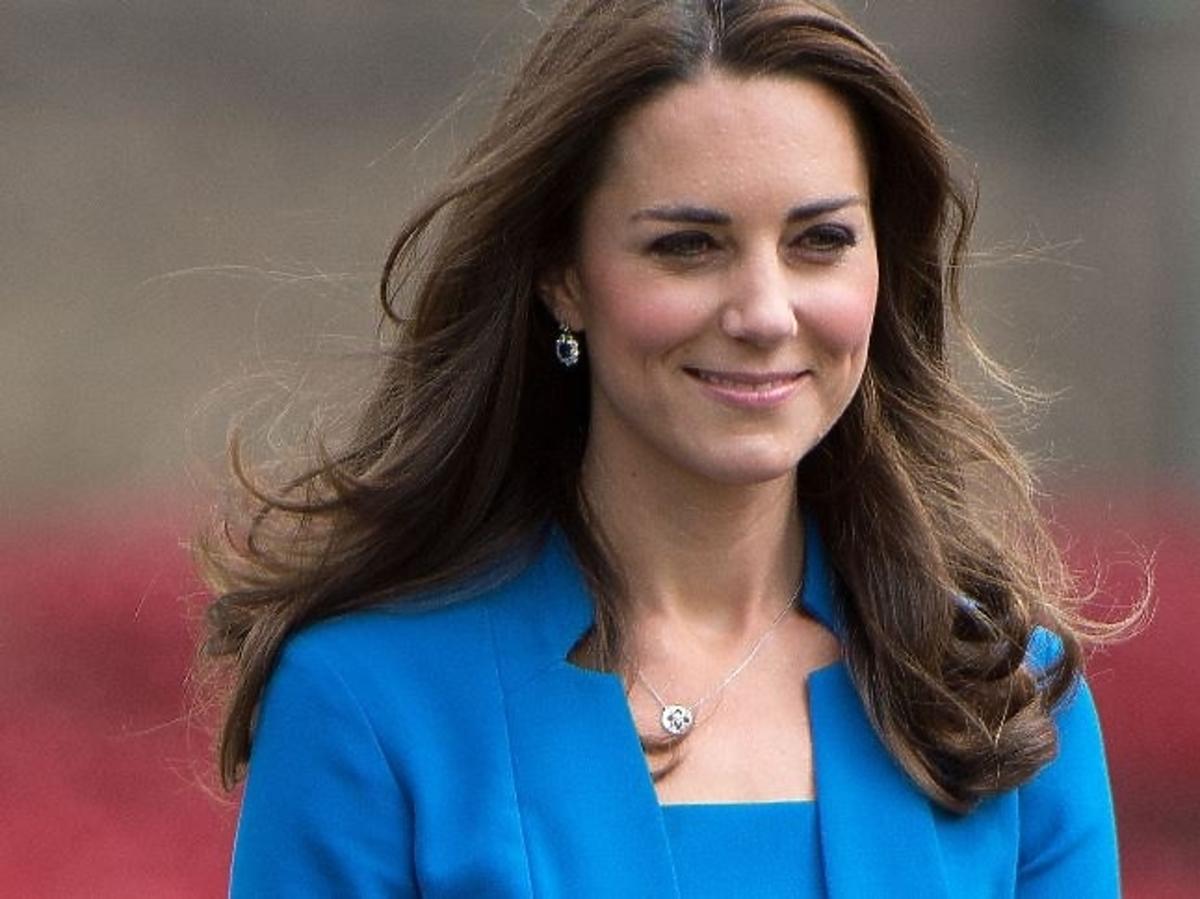 Księżna Kate w graatowej marynarce