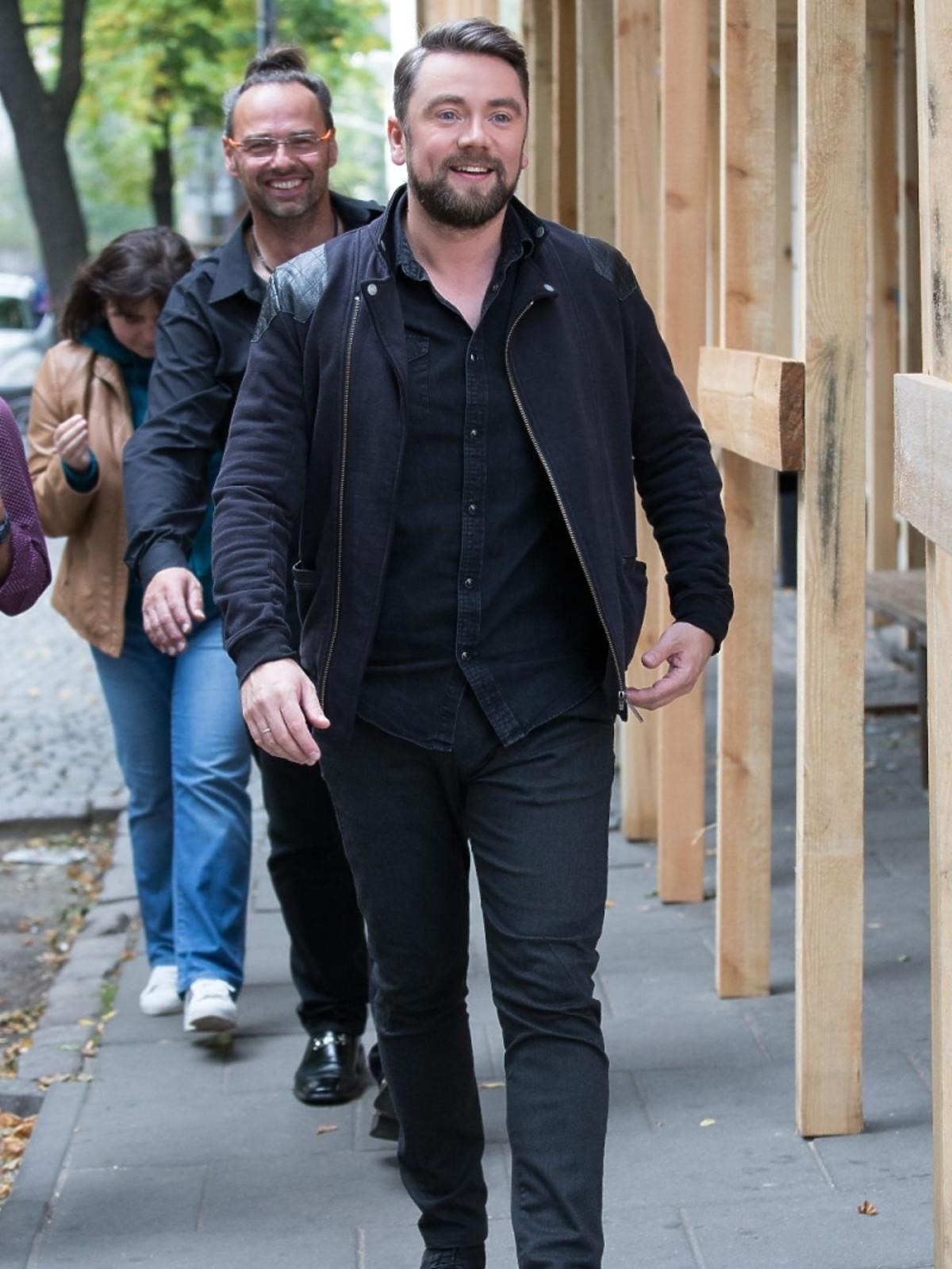 Kuba Badach pod studiem Dzień Dobry TVN