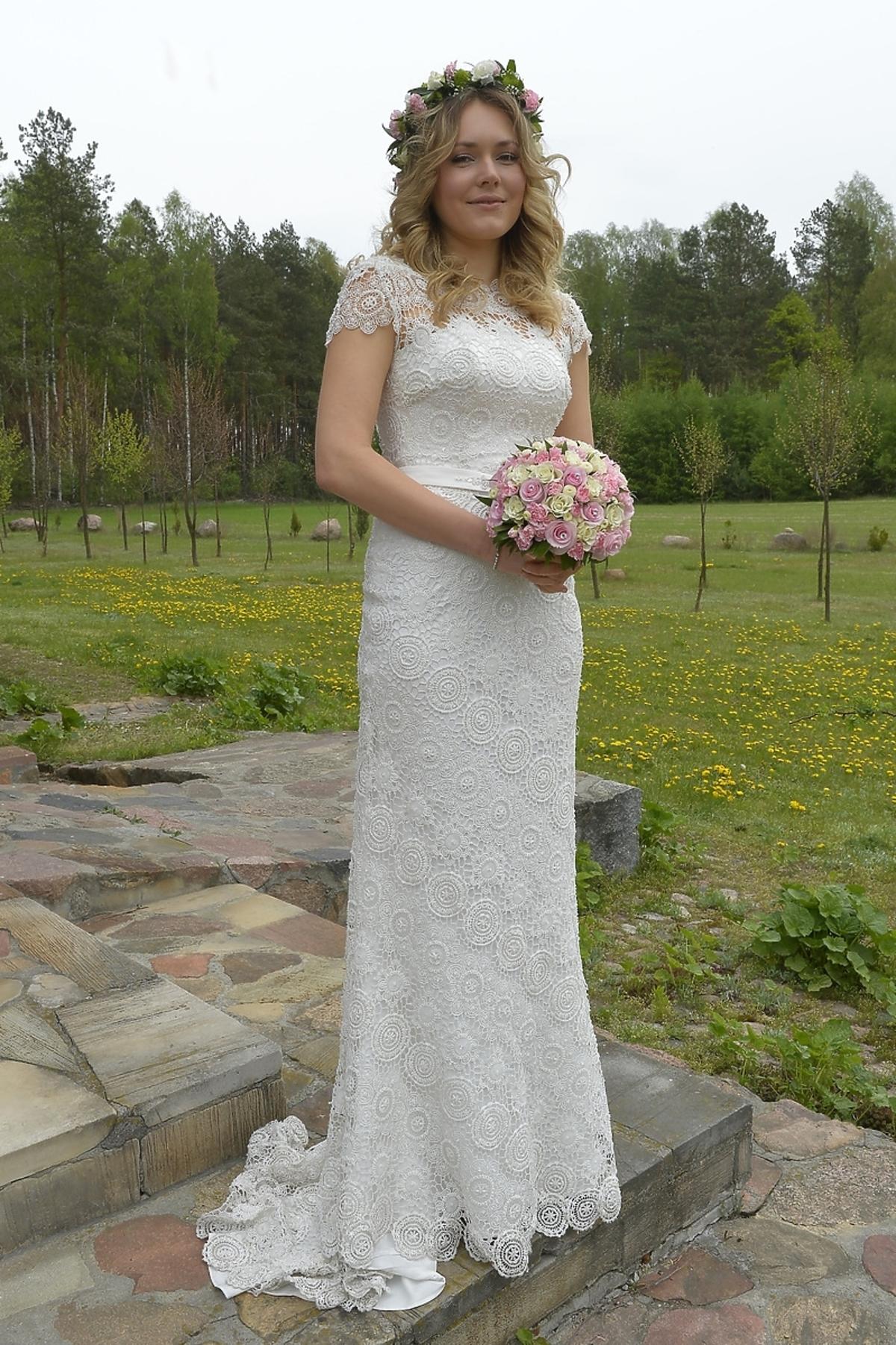 Magdalena Lamparska w sukni ślubnej w serialu To nie koniec świata
