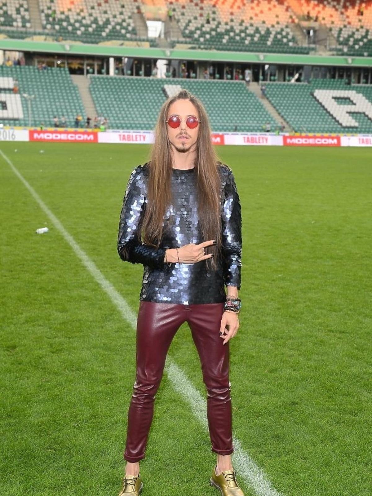 Michał Szpak na meczu TVP kontra TVN