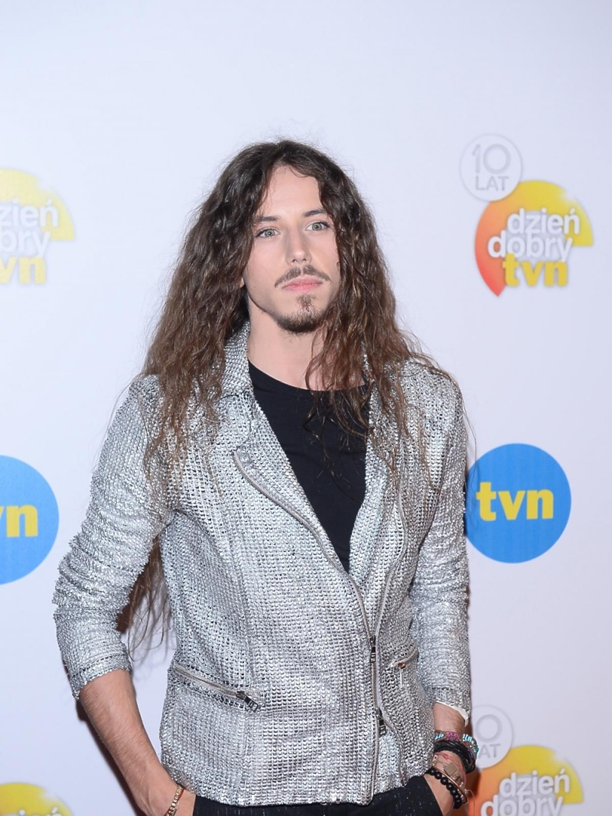 Michał Szpak na urodzinach Dzień Dobry TVN