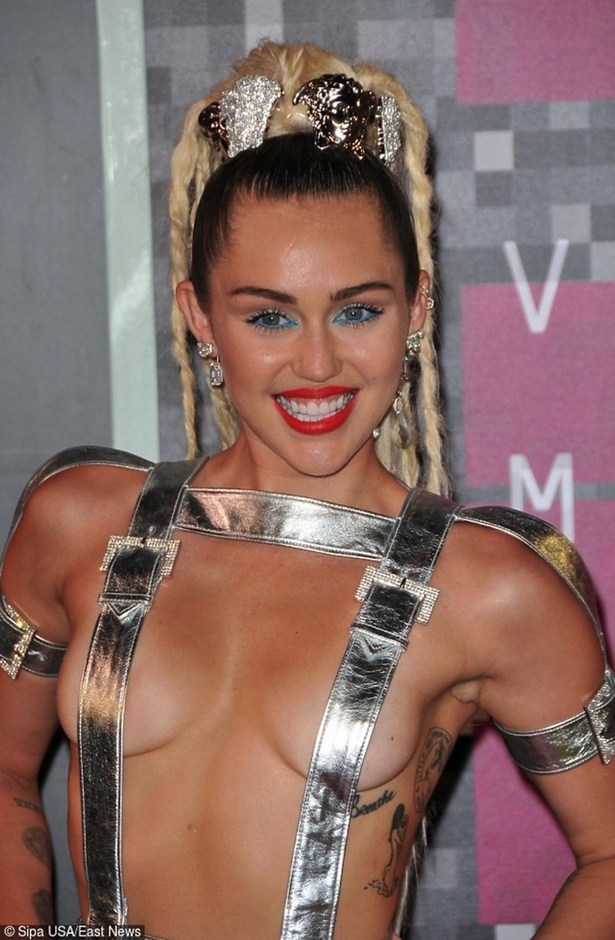 Miley Cyrus, MTV Video Music Awards 2015