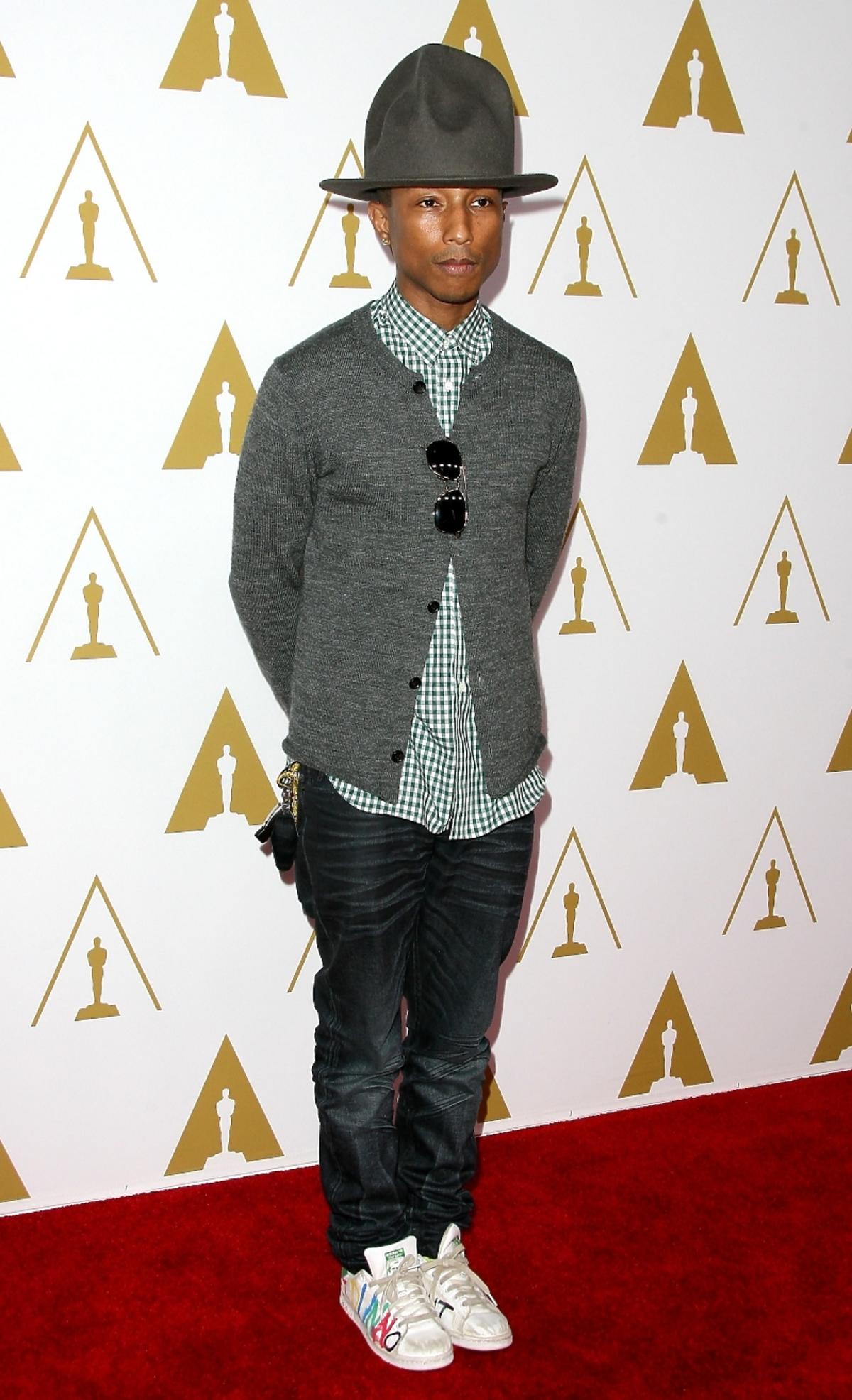 Pharrell Williams podczas konferencji prasowej nominacji do Oscarów 2014