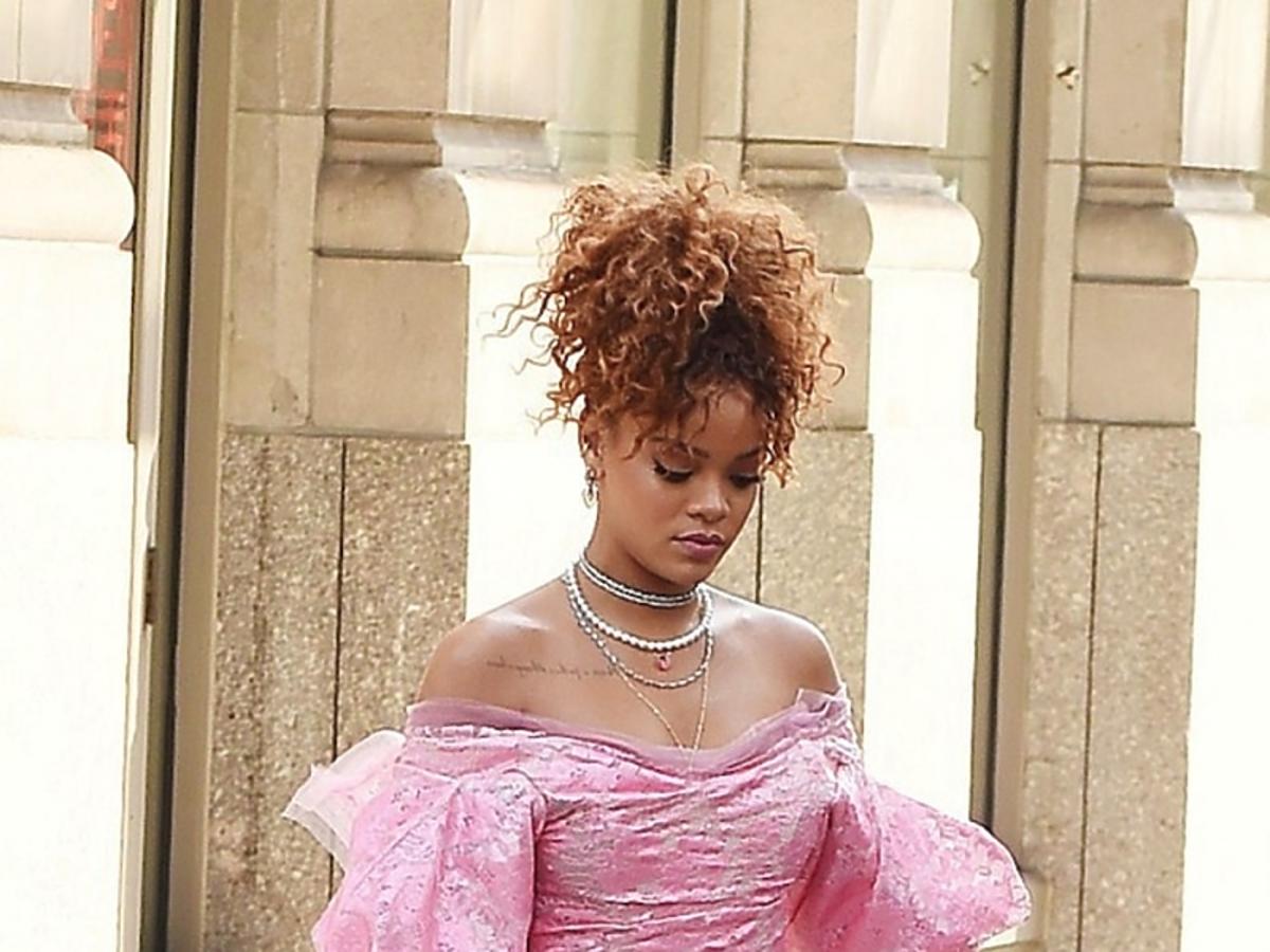 Rihanna promuje perfumy Riri by Rihanna