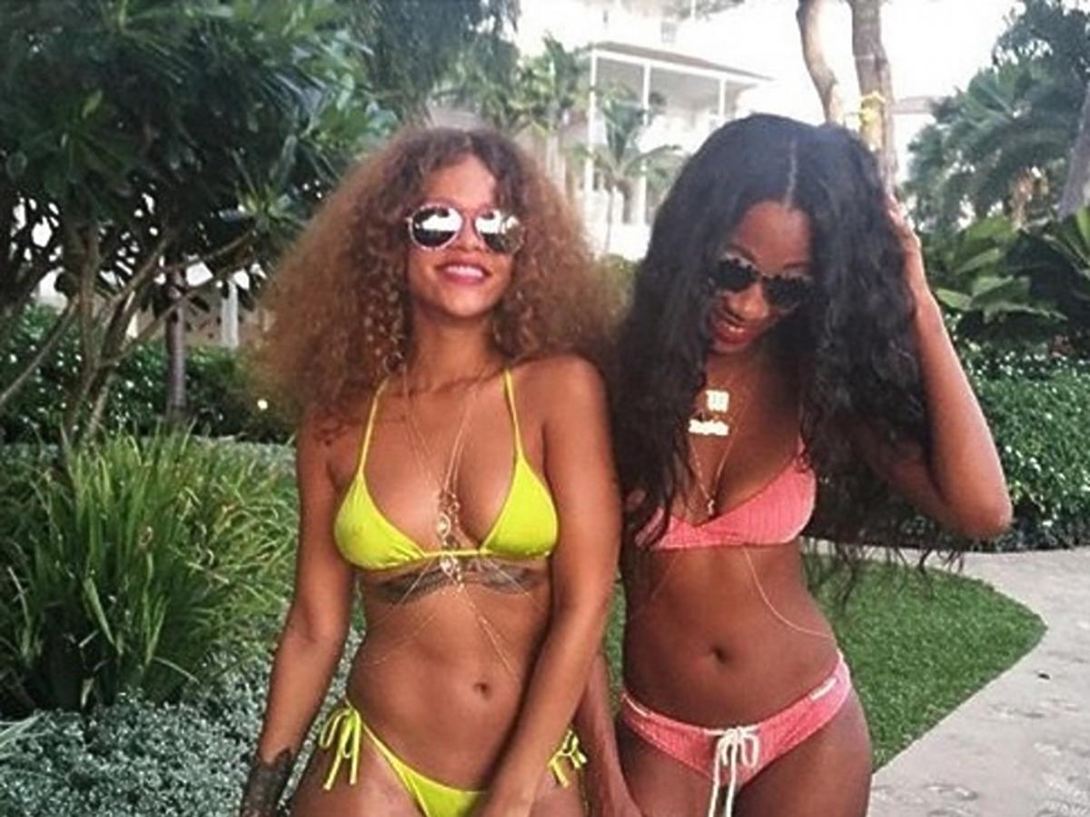 Rihanna w kostiumie kąpielowym