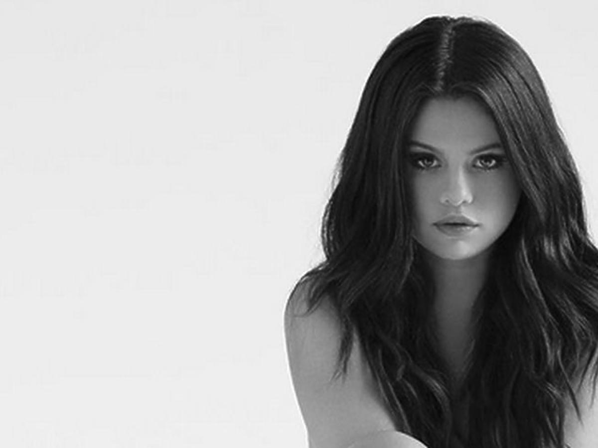 Selena Gomez zupełnie naga na okładce płyty Revival