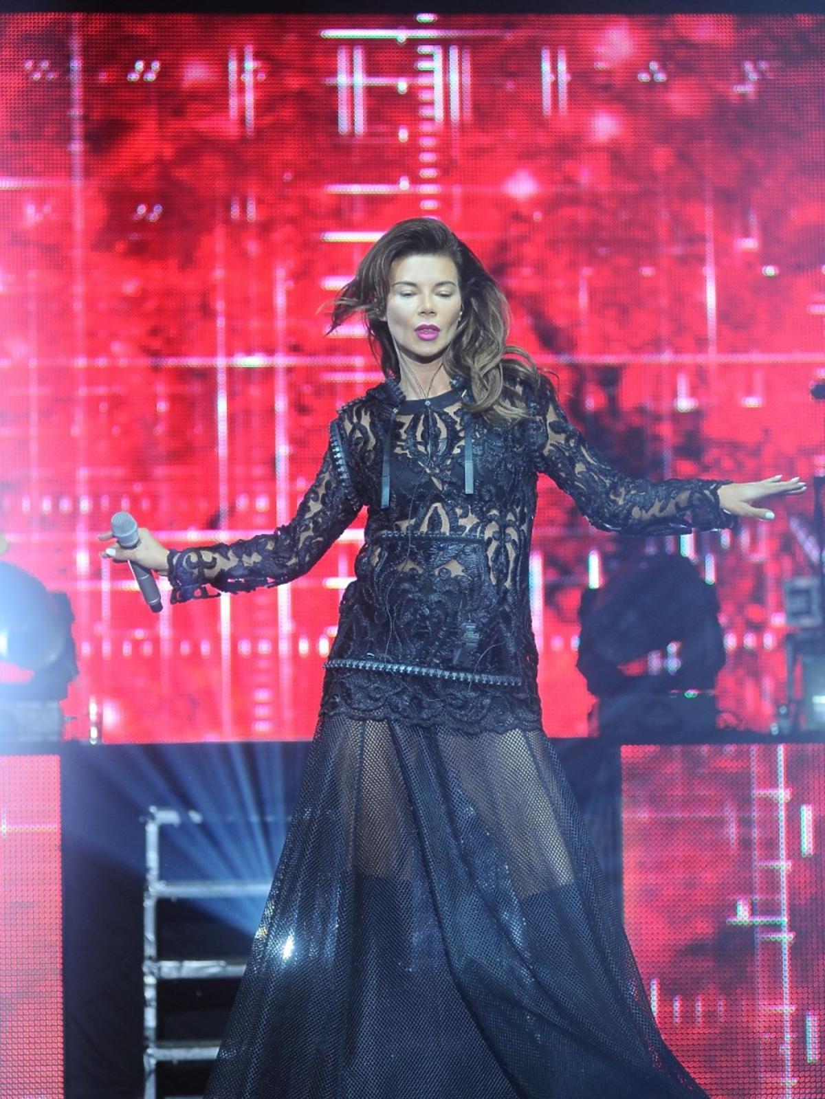 Edyta Górniak w czarnej sukni