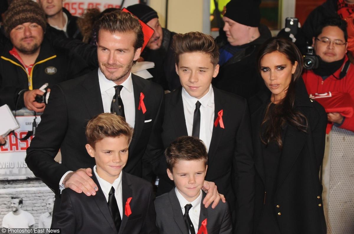 David Beckham z Victorią Beckham i synami: Brooklyn, Romeo i Cruz w Londynie na premierze w Odeonie.