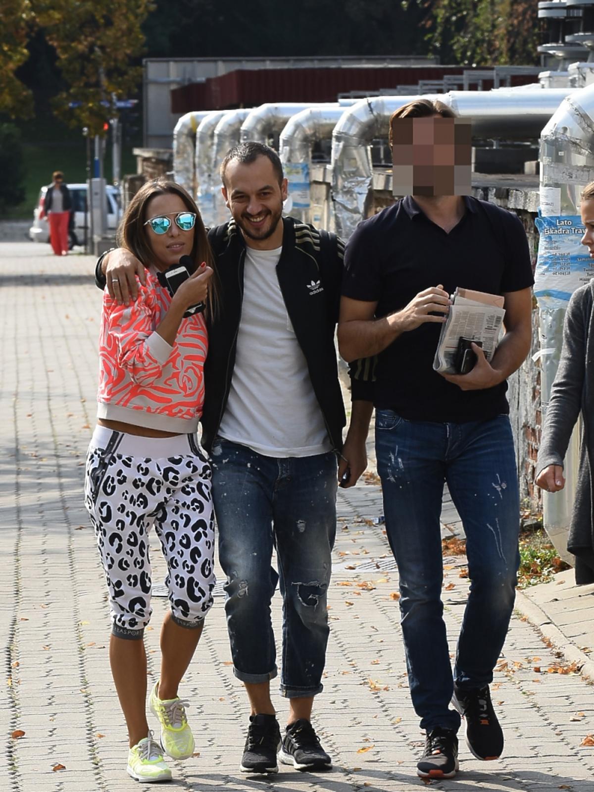 Ewa Chodakowska w sportowej stylizacji spaceruje po Warszawie