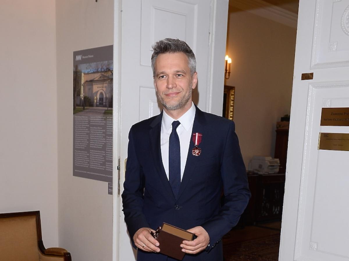 Michał Żebrowski na rozdaniu medali Gloria Artis