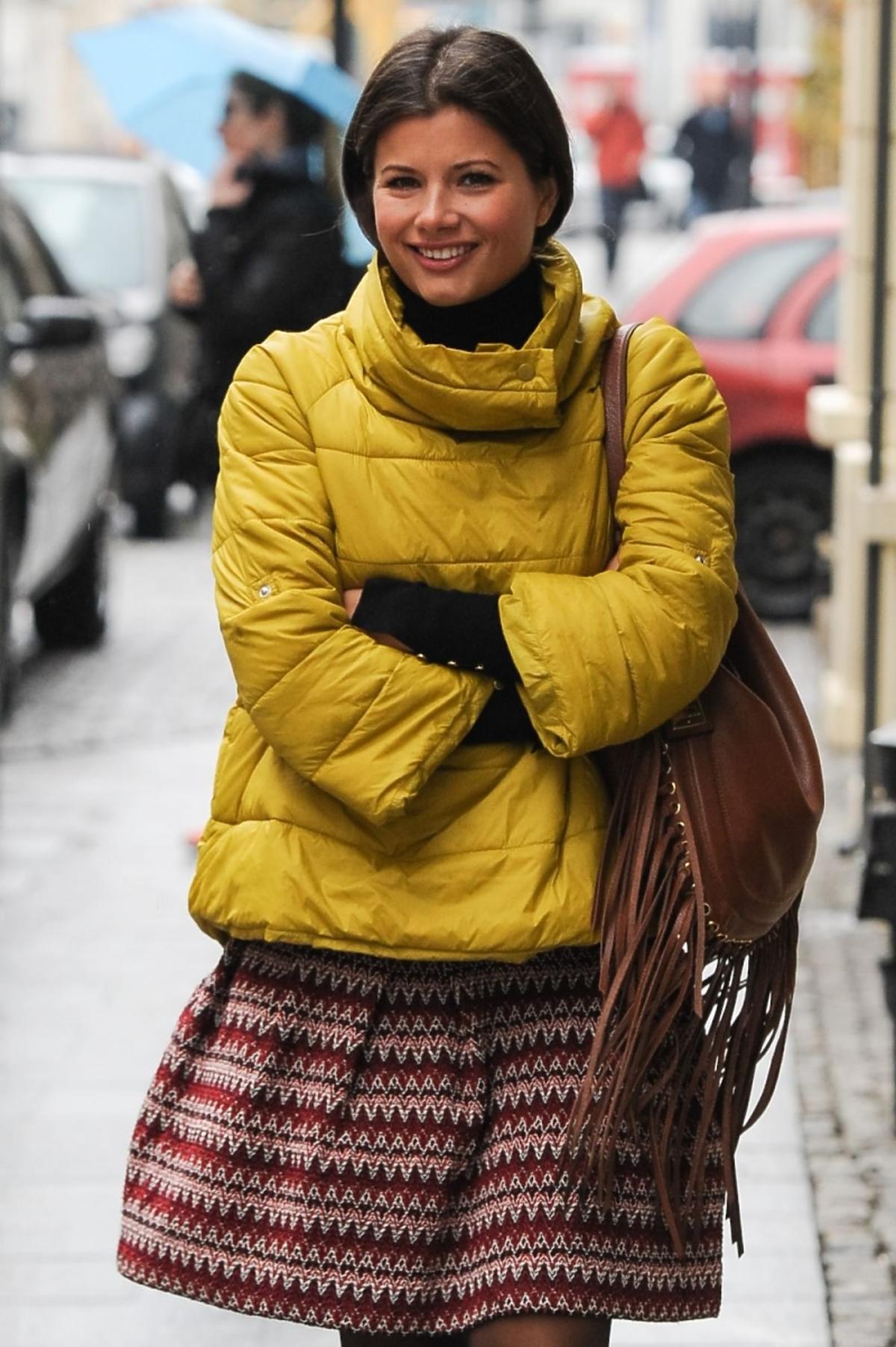 Agnieszka Sienkiewicz w żółtej kurtce