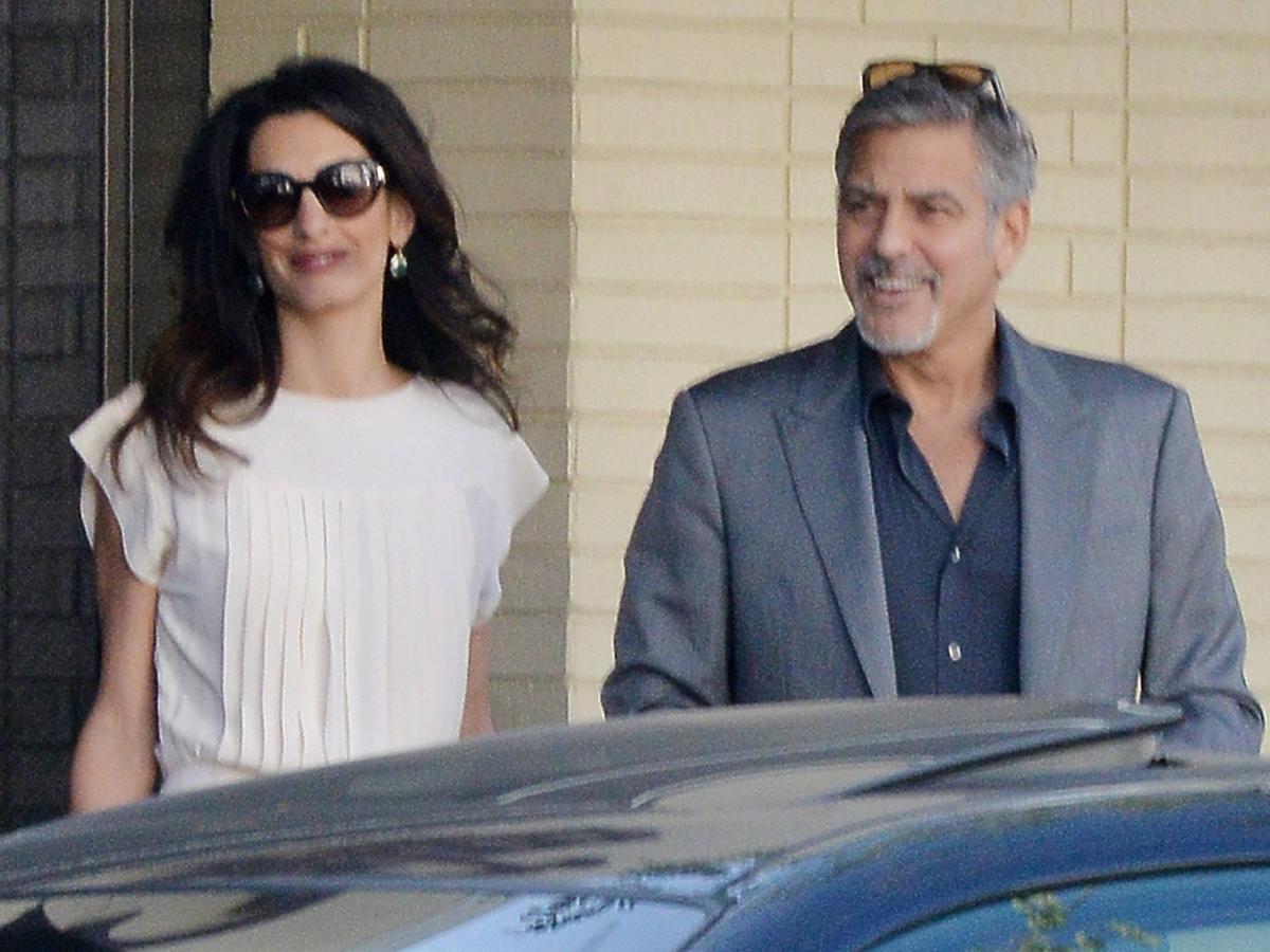 George i Amal Clooney na ulicy