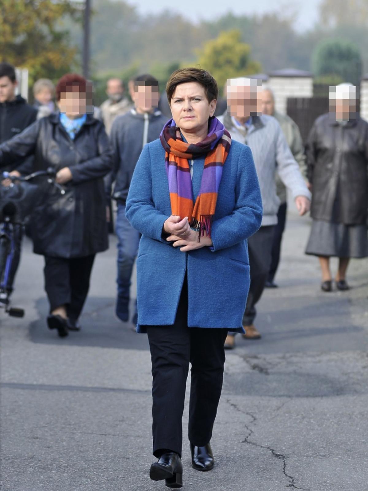 Beata Szydło w czarnych spodniach