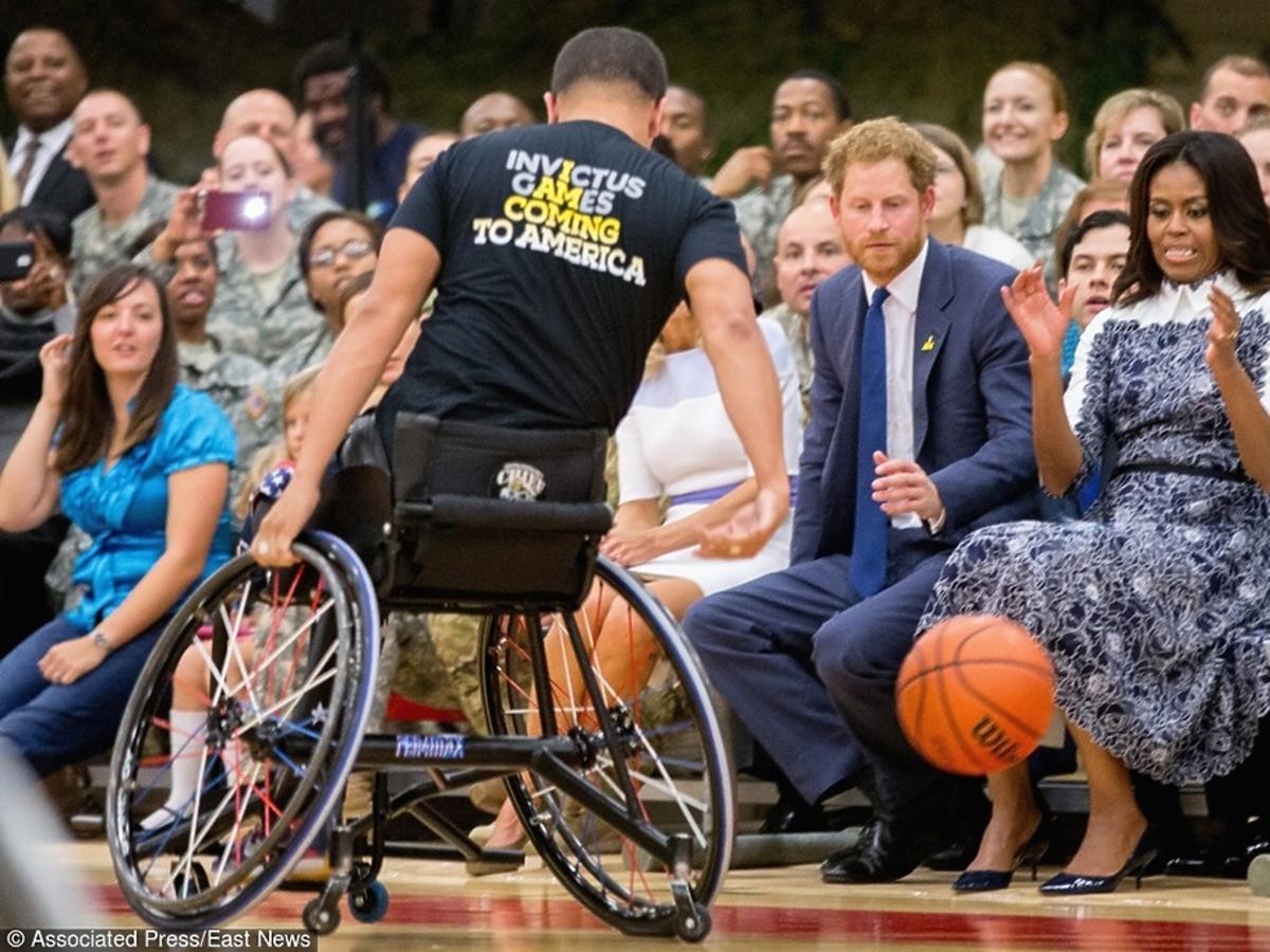 Księżę Harry i Michelle Obama na meczu koszykówki