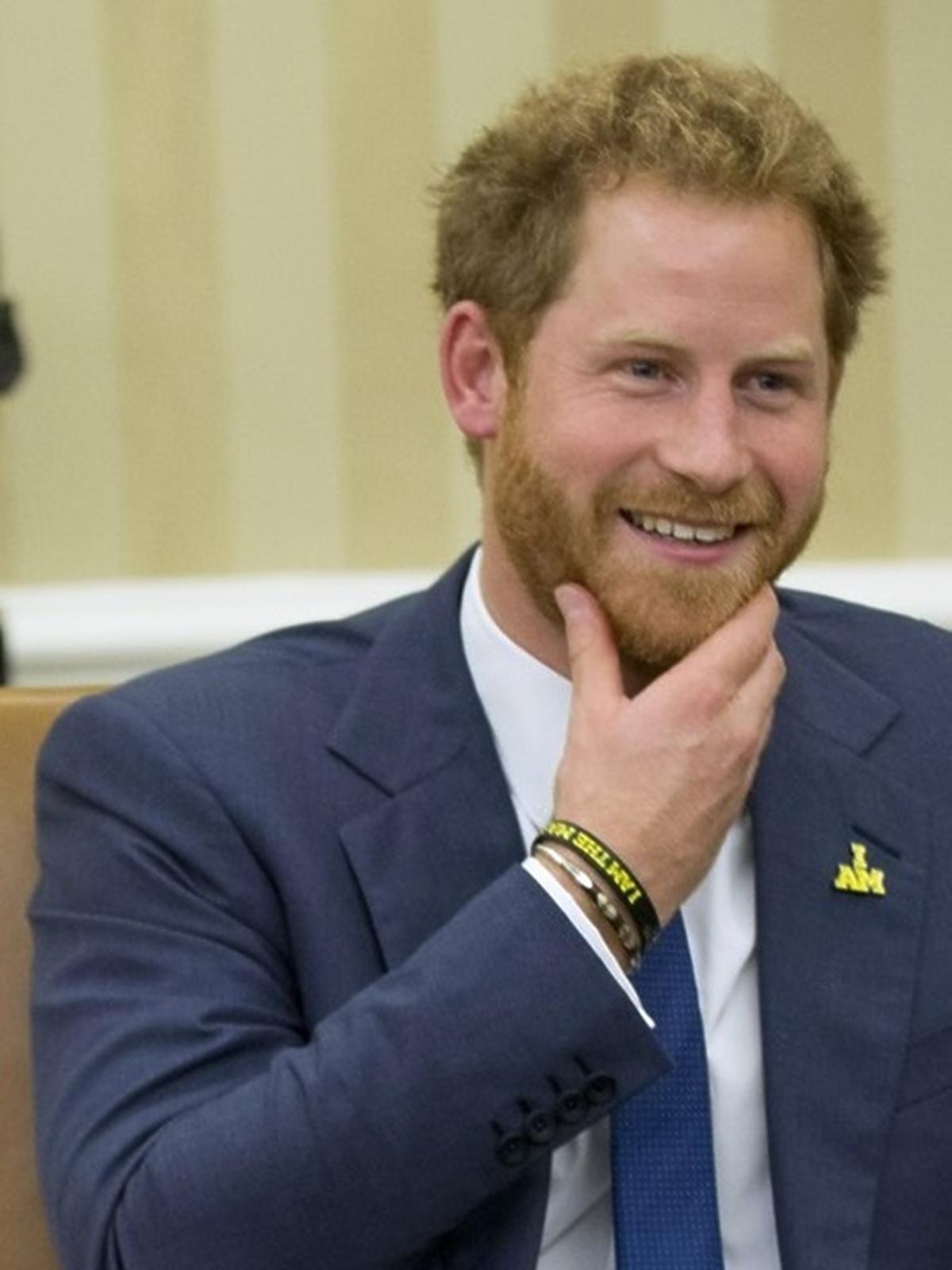 książę Harry z brodą