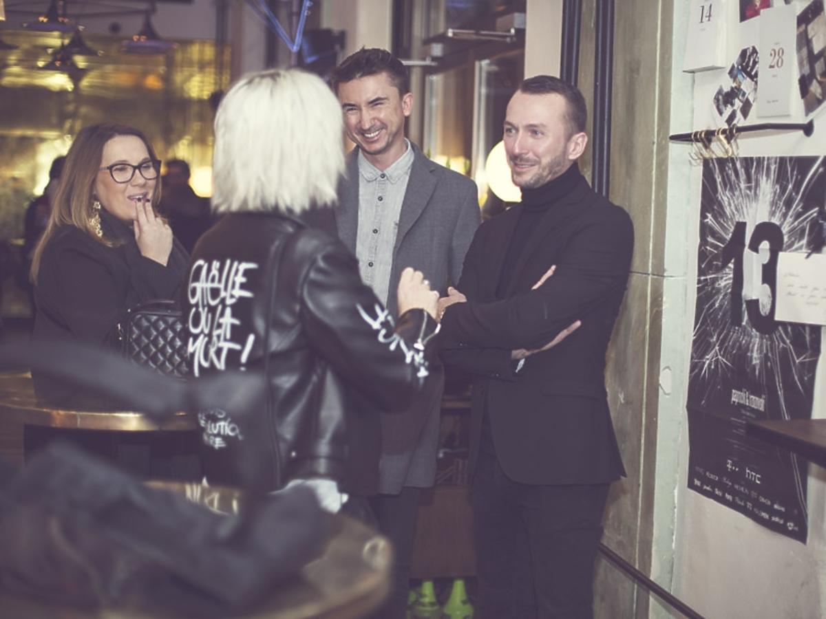 Marcin Paprocki w płaszczu, Mariusz Brzozowski w płaszczu, Gabriela Michalczuk w płaszczu, Anna Puślecka na 2. urodzinach DYKF