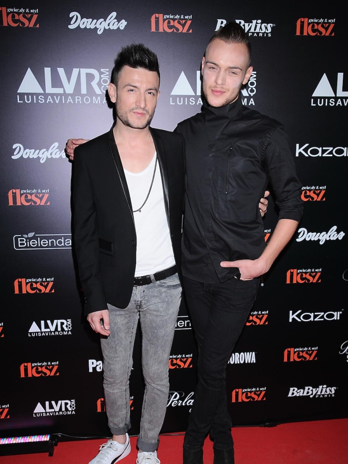 Michał Kwiatkowski z chłopakiem na gali Flesz Fashion Night
