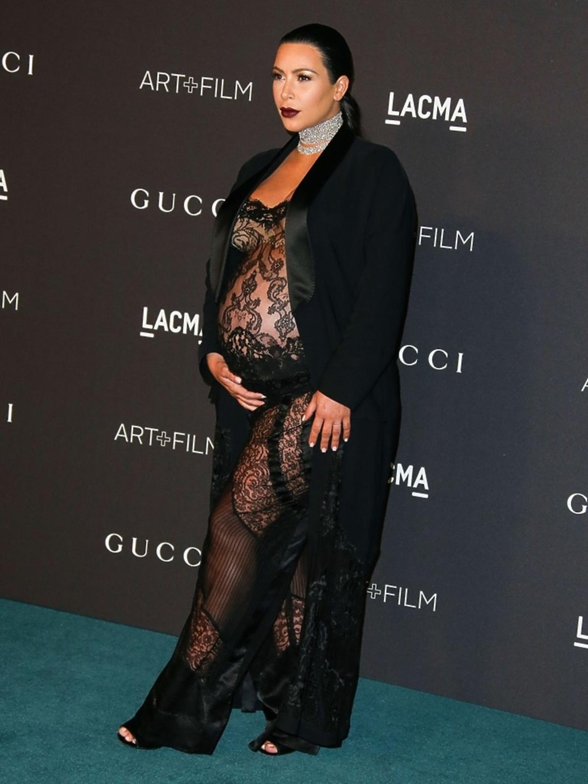Kim Kardashian w koronkowej kreacji