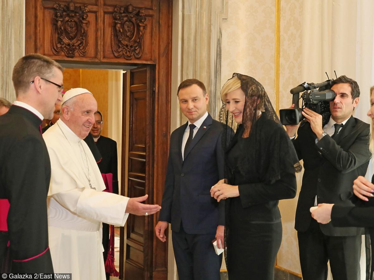 Papież Franciszek w białej sutannie