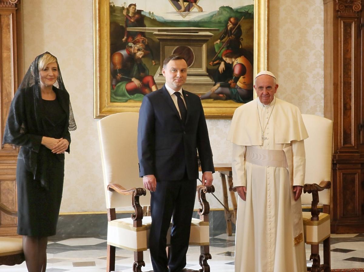Andrzej Duda obok papieża