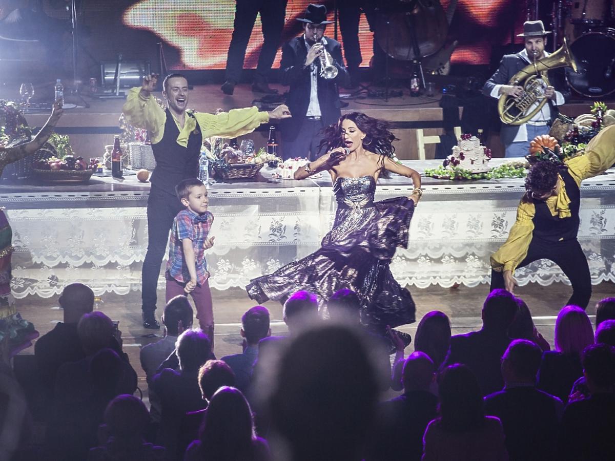 Justyna Steczkowska w kolorowej sukience