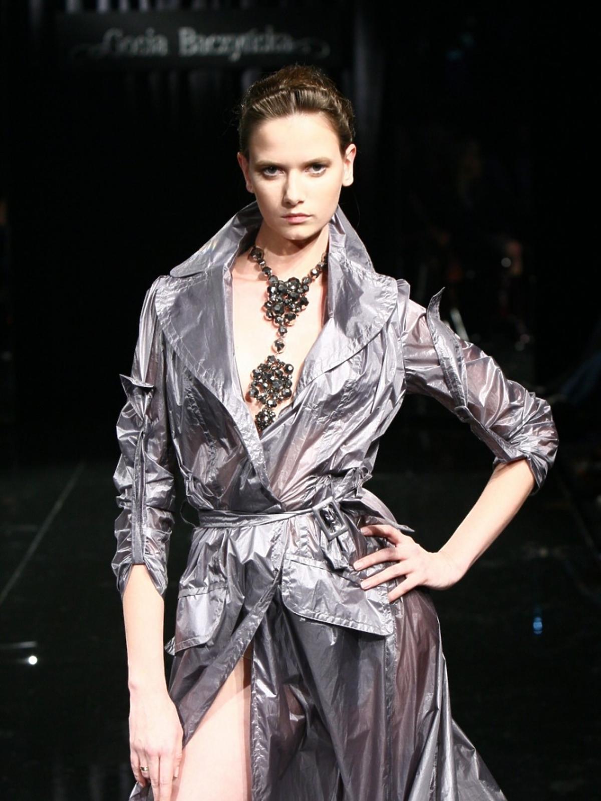 Karolina Malinowska jako modelka na pokazie Gosi Baczyńskiej