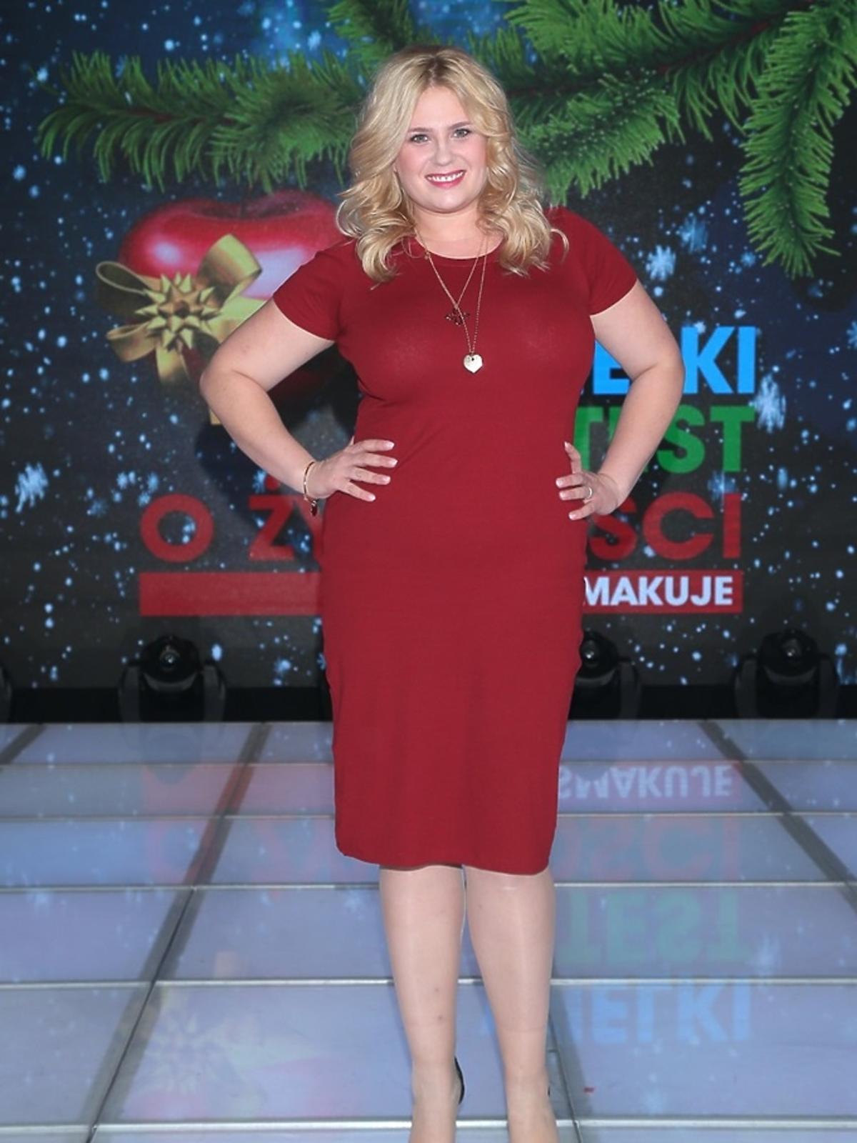 Elżbieta Romanowska w borodowej sukience