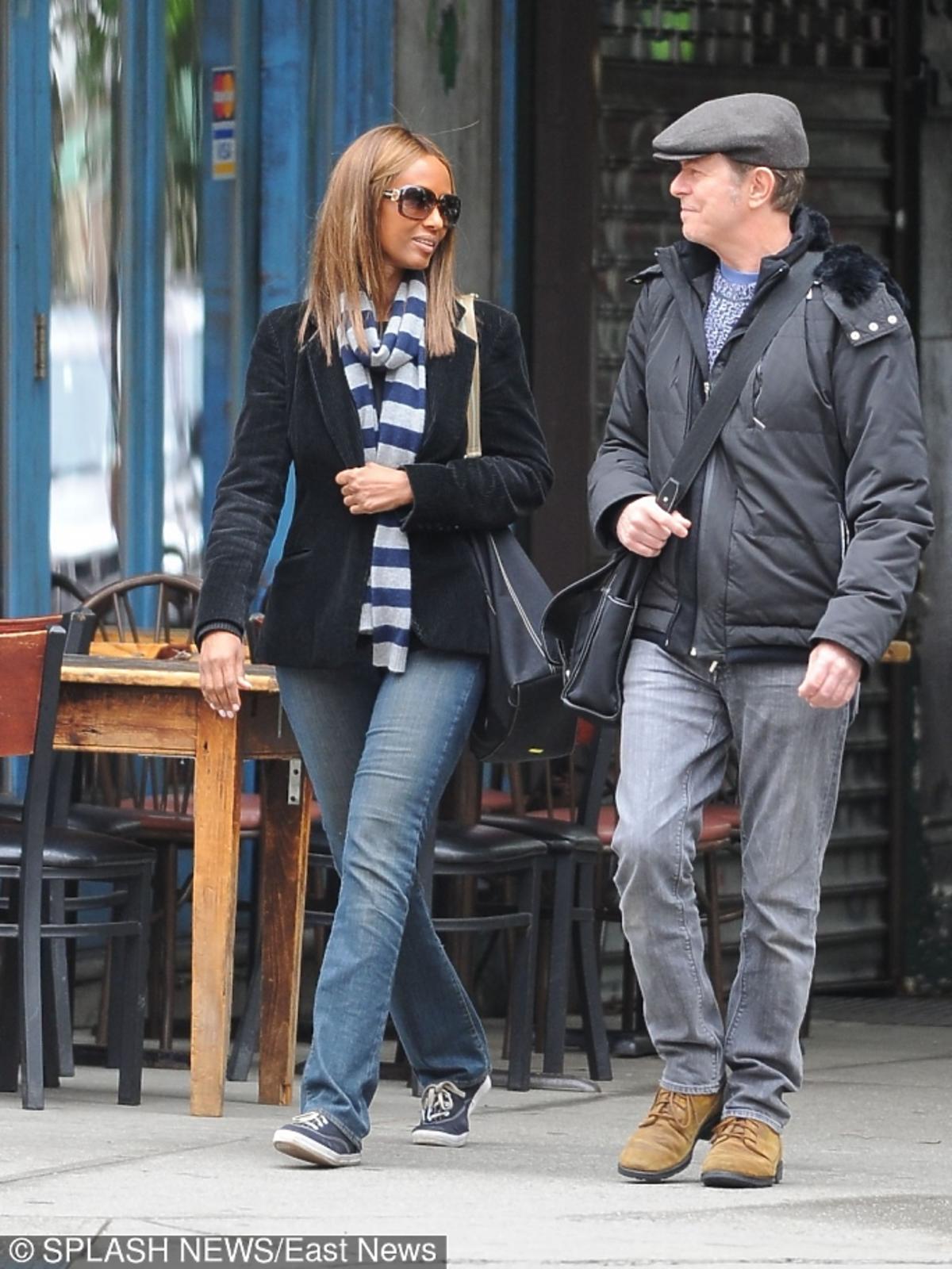 Iman i David Bowie idą ulicą