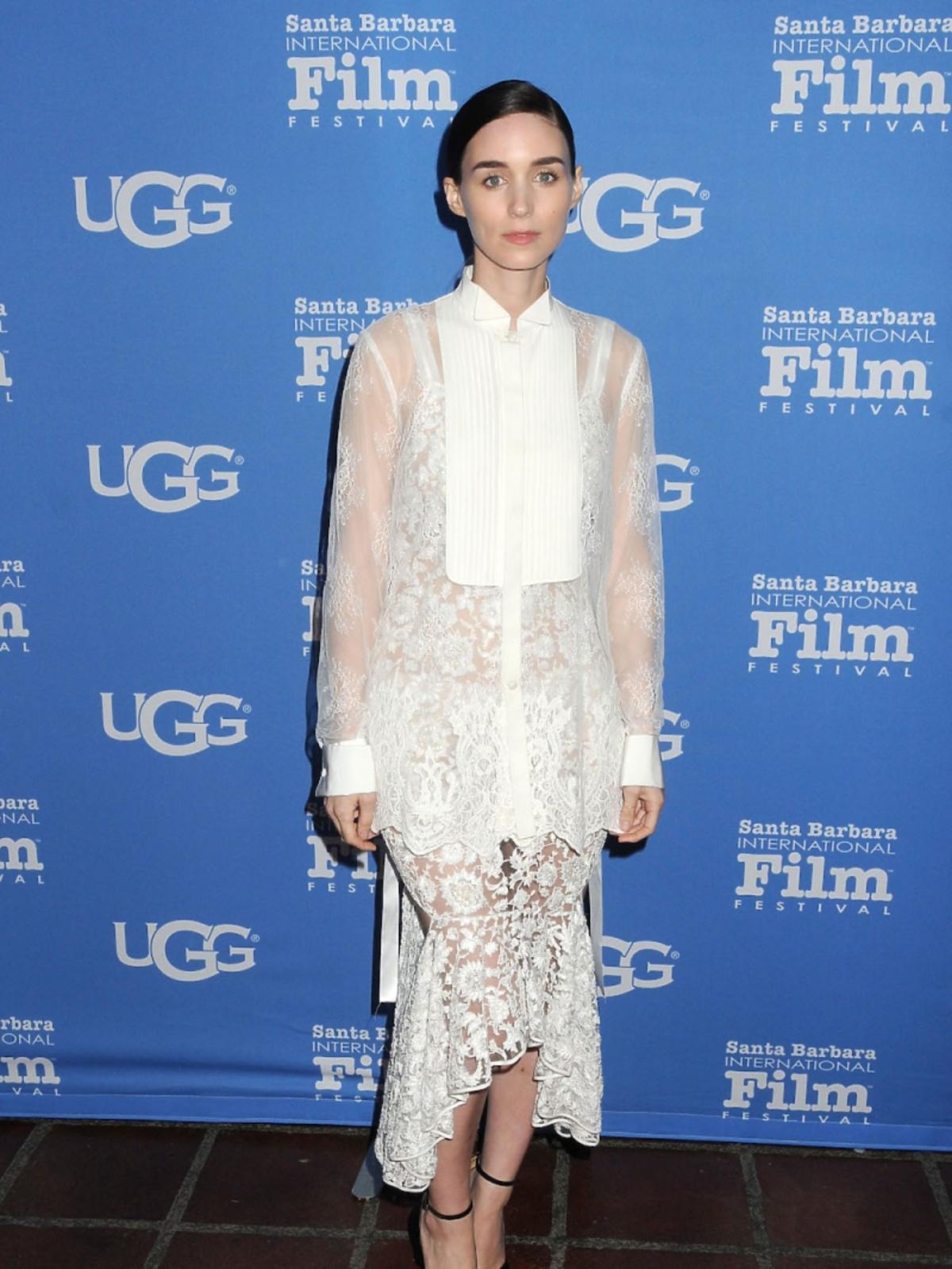 Rooney Mara w białęj koronkowej sukni