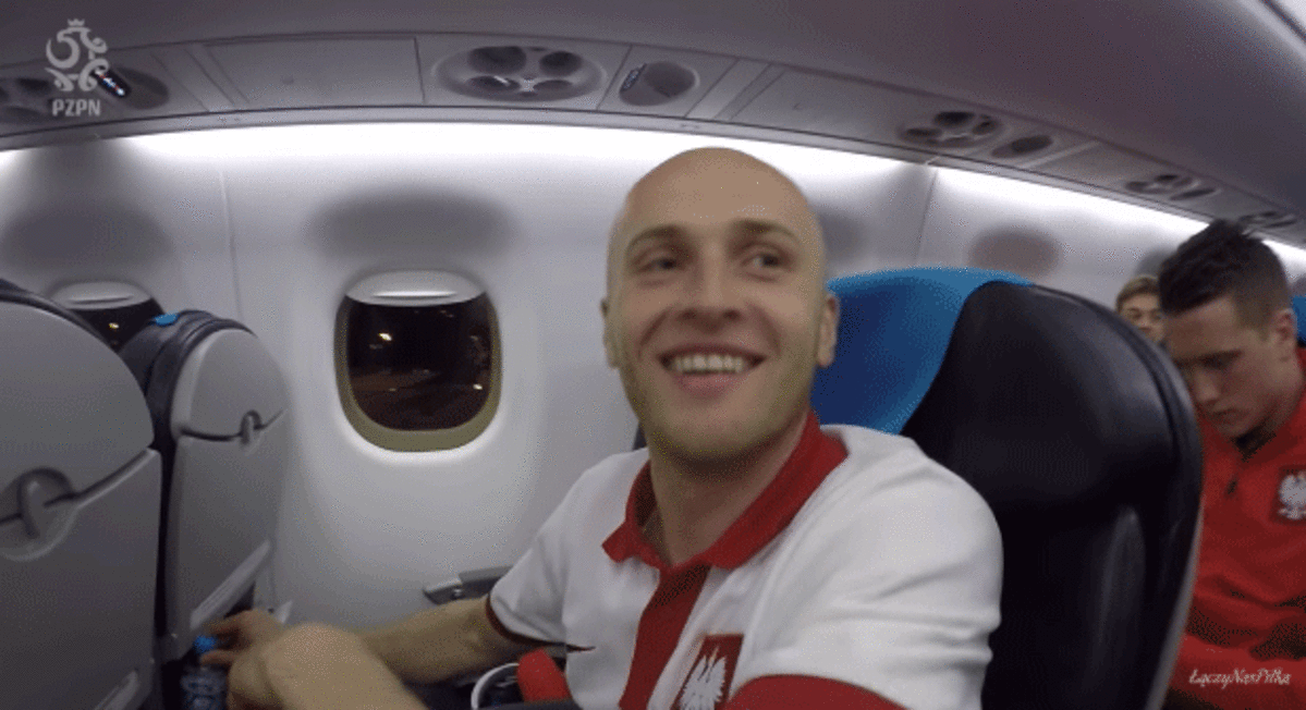 Michał Pazdan cieszy się po meczu Polska-Niemcy