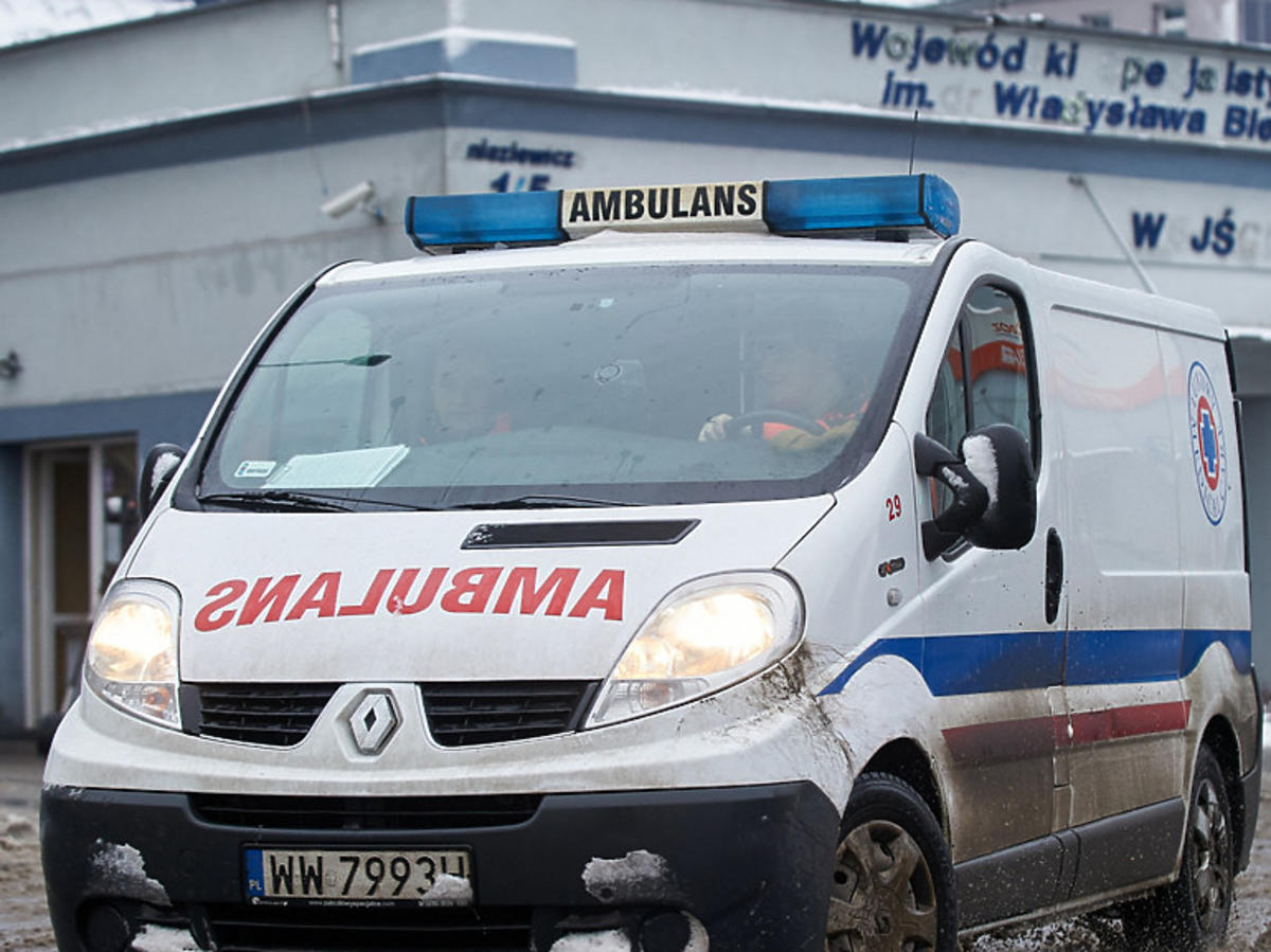 1,5-roczna dziewczyna, która wypadła z okna, ma koronawirusa
