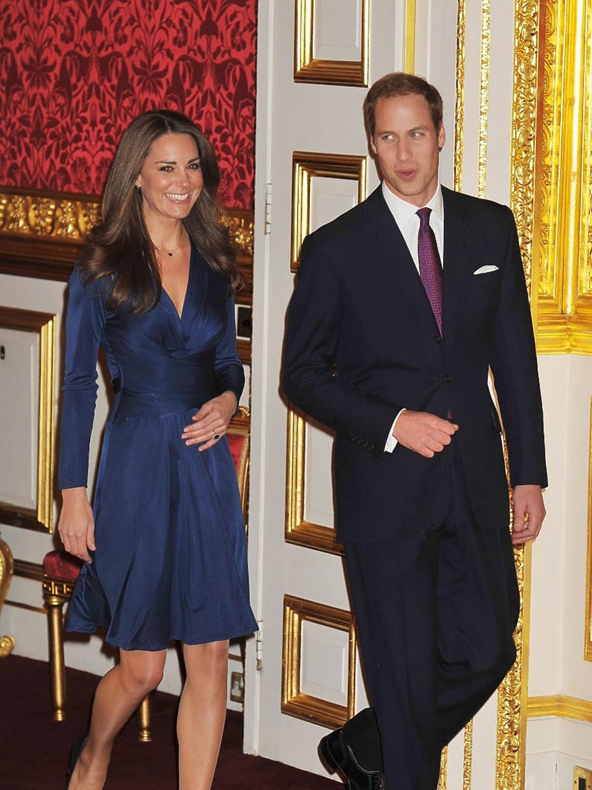 16.11.2010 Książę William i Kate Middleton oficjalnie ogłaszają zaręczyny