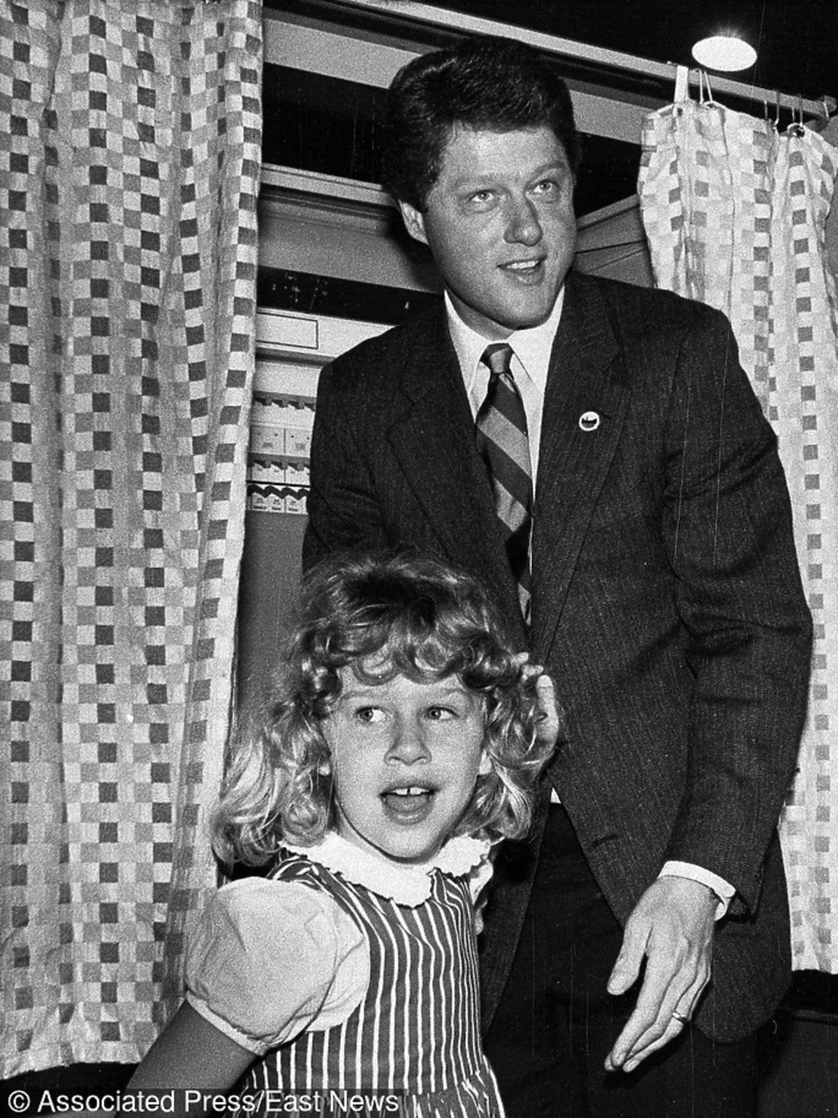 27 maja 1986, mała Chelsea z tatą, wówczas gubernatorem stanu Arkansas