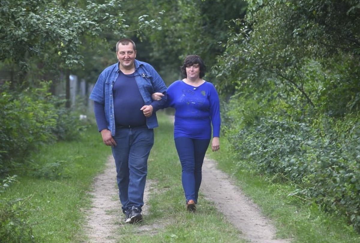 Adam Kraśko z Rolnik szuka żony i Ania w niebieskim swetrze