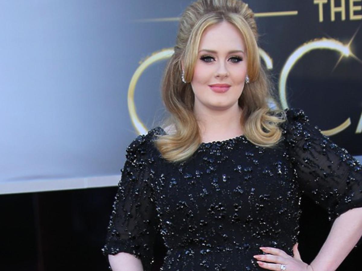 Adele w blond włosach