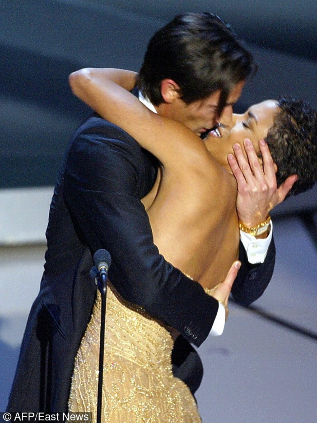 Adrien Brody pocałował Halle Berry