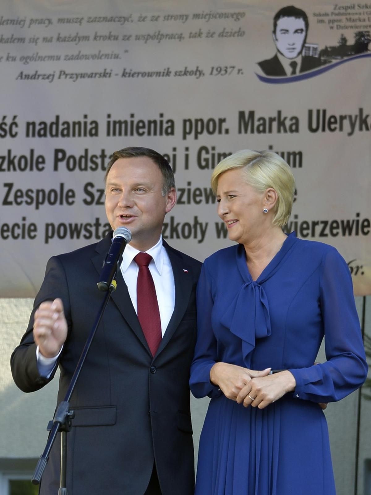 Agata i Andrzej Dudowie podczas inauguracji nowego roku szkolnego w Dziewierzewie