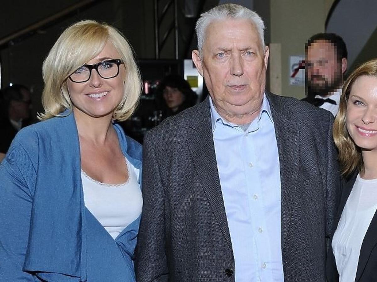 Agata Młynarska w niebieskiej marynarce
